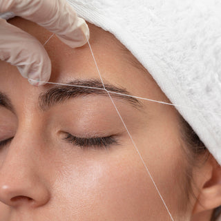 Ontharen met Draadje vs. Andere Methodes voor Gezichtsontharing: Wat is het Verschil?